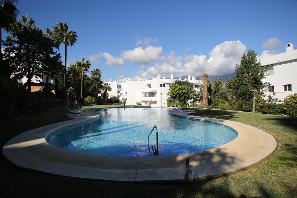 Sunny Golf Apartment Estepona Exterior photo